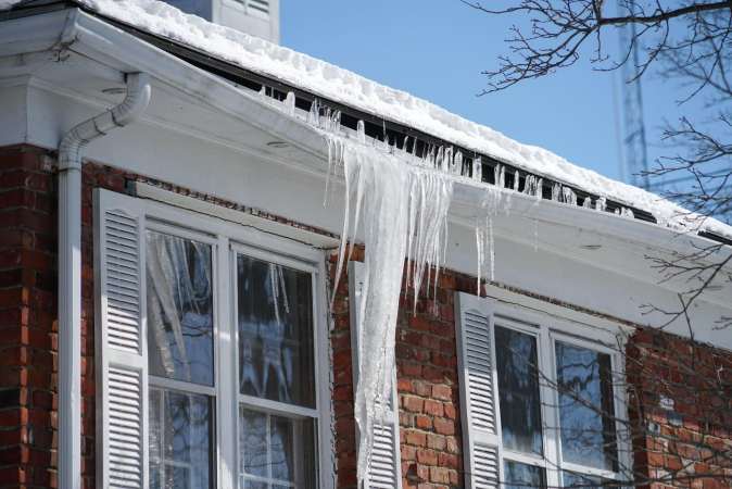 icycles bending a gutter